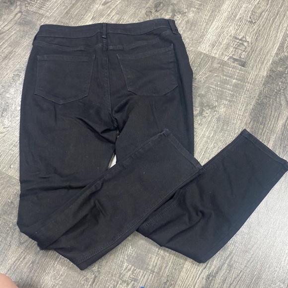 Old Navy distressed skinny jeans - Picture 3 of 5